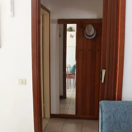 Cecilia Apartment *